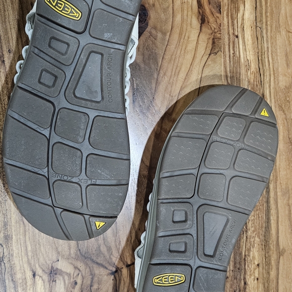 Keen UNEEK White Athletic Shoes - Picture 4 of 5